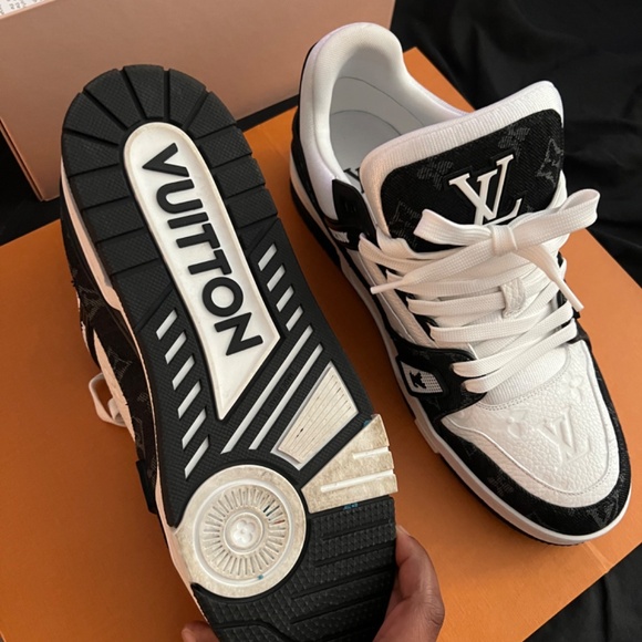 Louis Vuitton - Picture 6 of 8